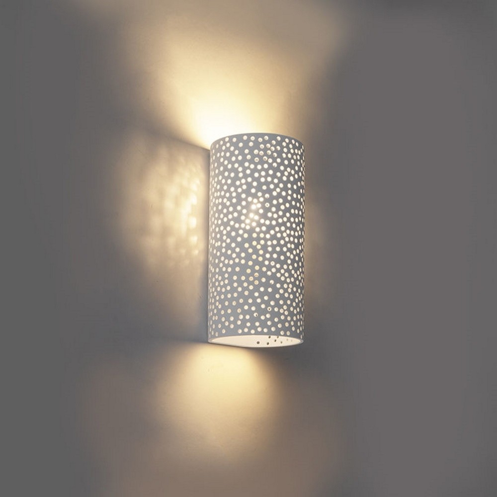 Lampada applique in gesso ceramico traforata forma semi-cilindrica e14 11,5x24x10,8cm